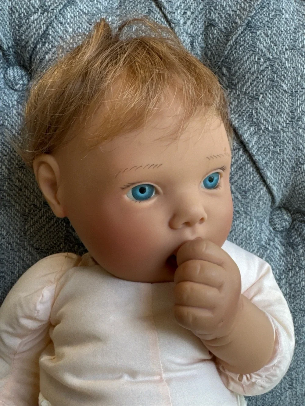 Lee Middleton Baby Doll 1995 Thumb Sucker 071294 Brown Hair and Blue Eyes